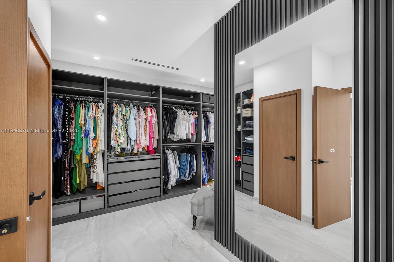 RIVERLAND MANORS - Residential