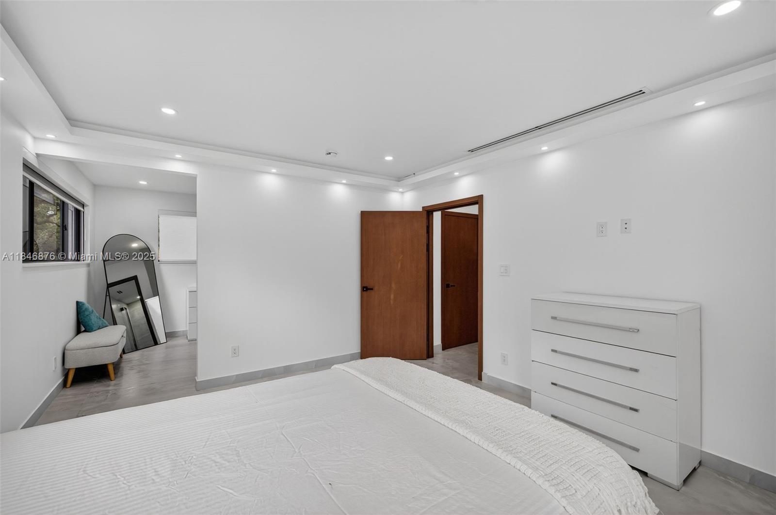 RIVERLAND MANORS - Residential