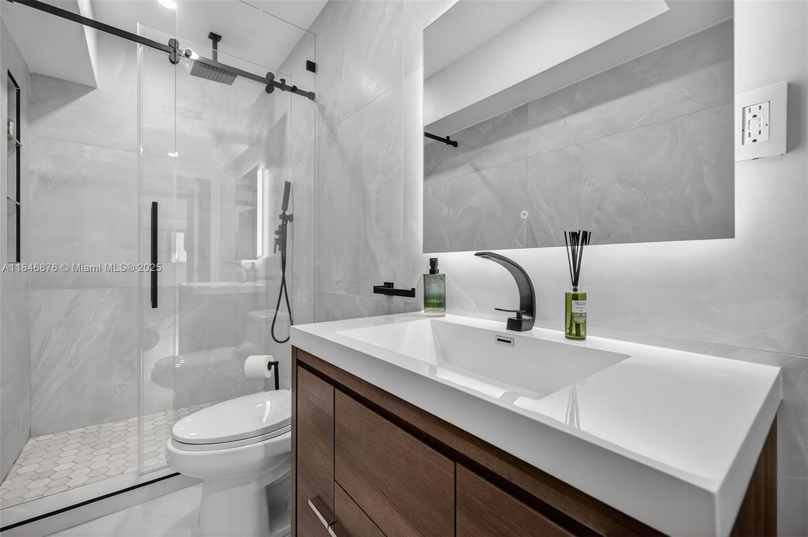 RIVERLAND MANORS - Residential