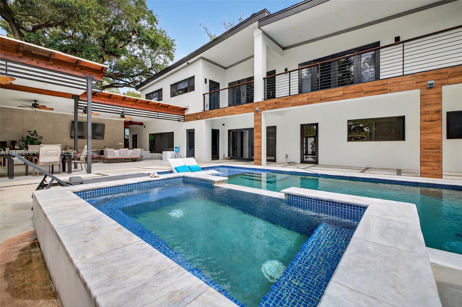 RIVERLAND MANORS - Residential