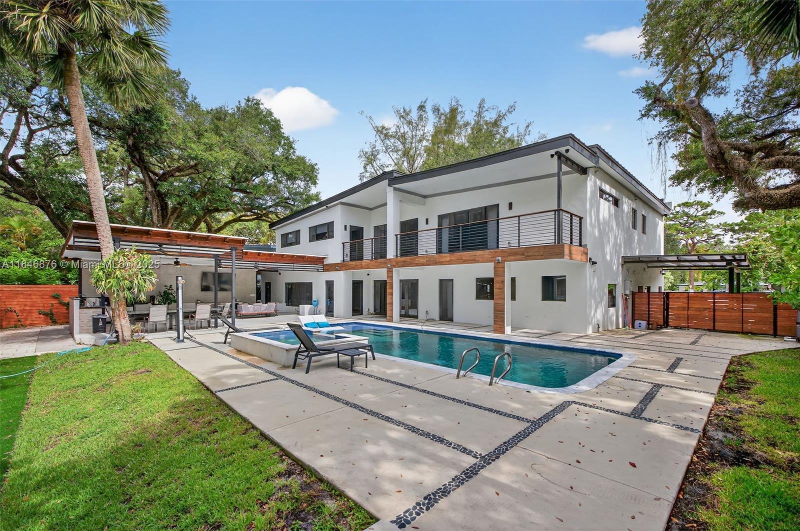 RIVERLAND MANORS - Residential