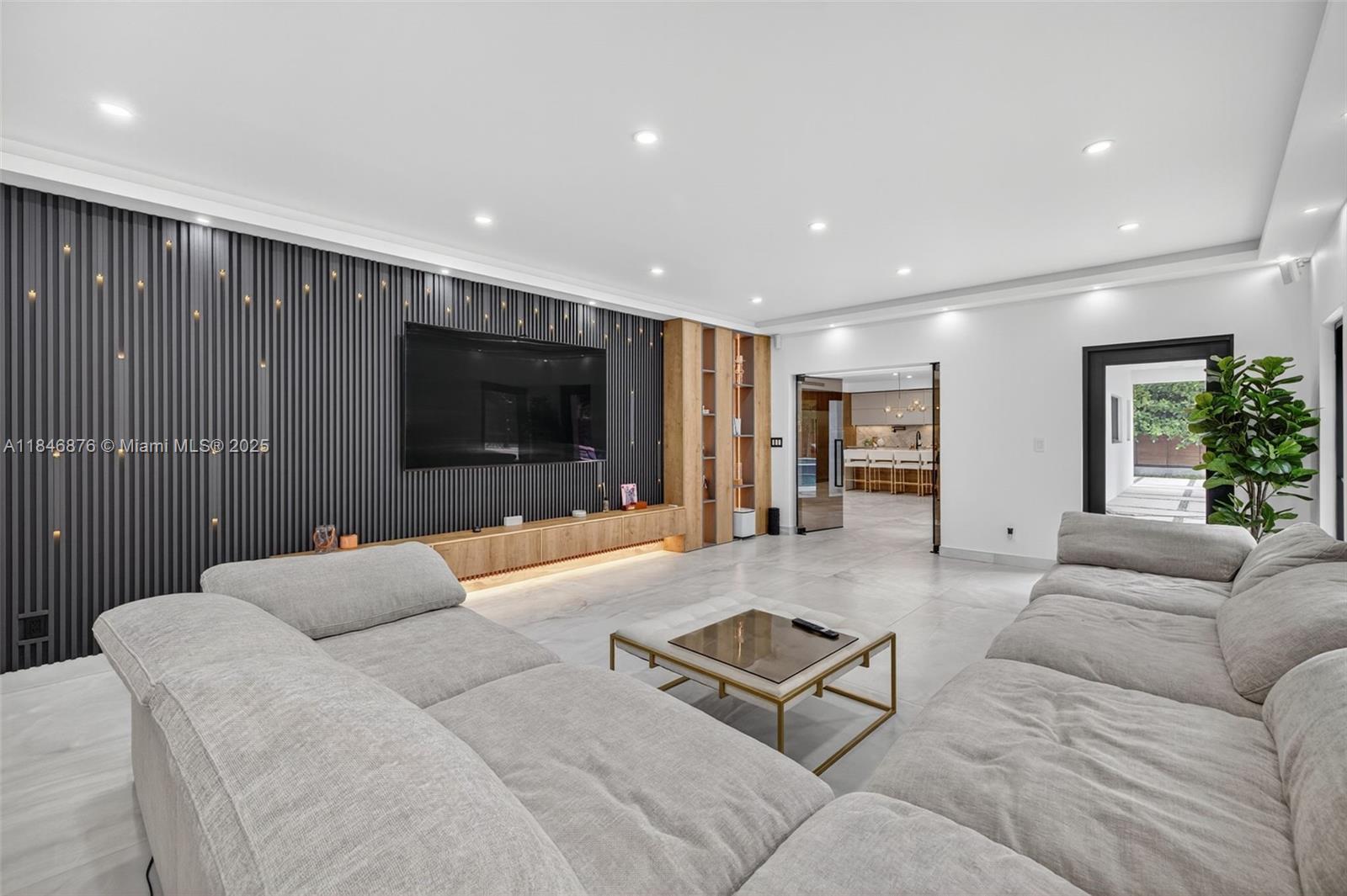 RIVERLAND MANORS - Residential