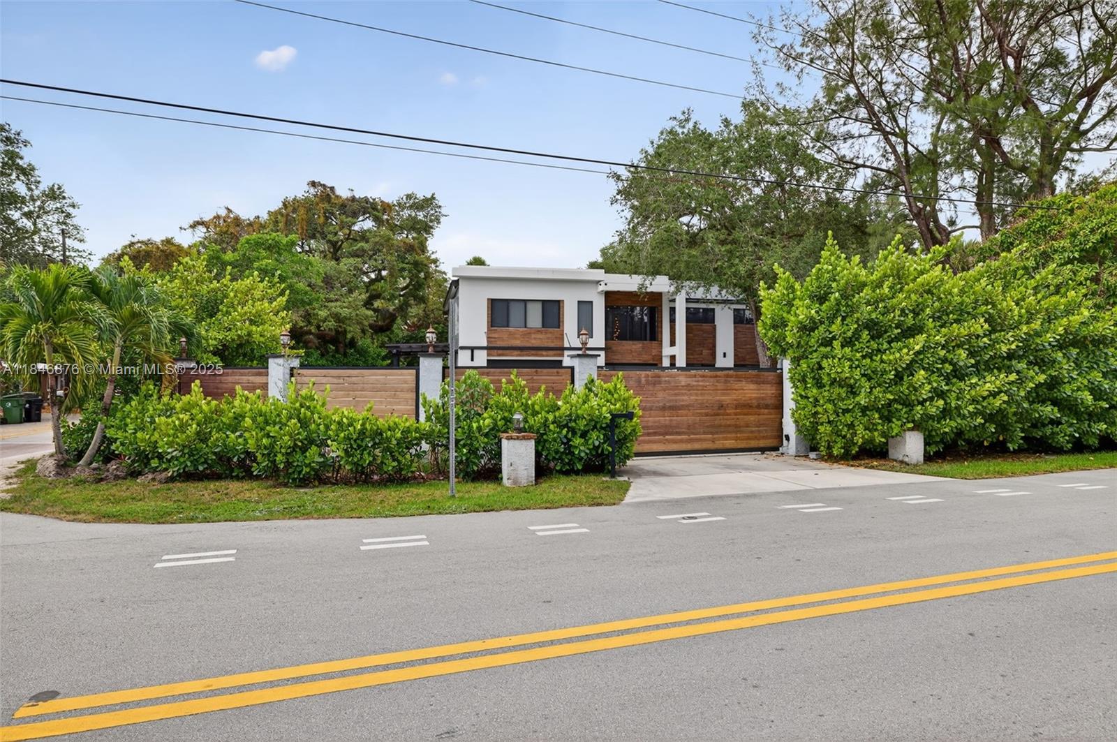 RIVERLAND MANORS - Residential