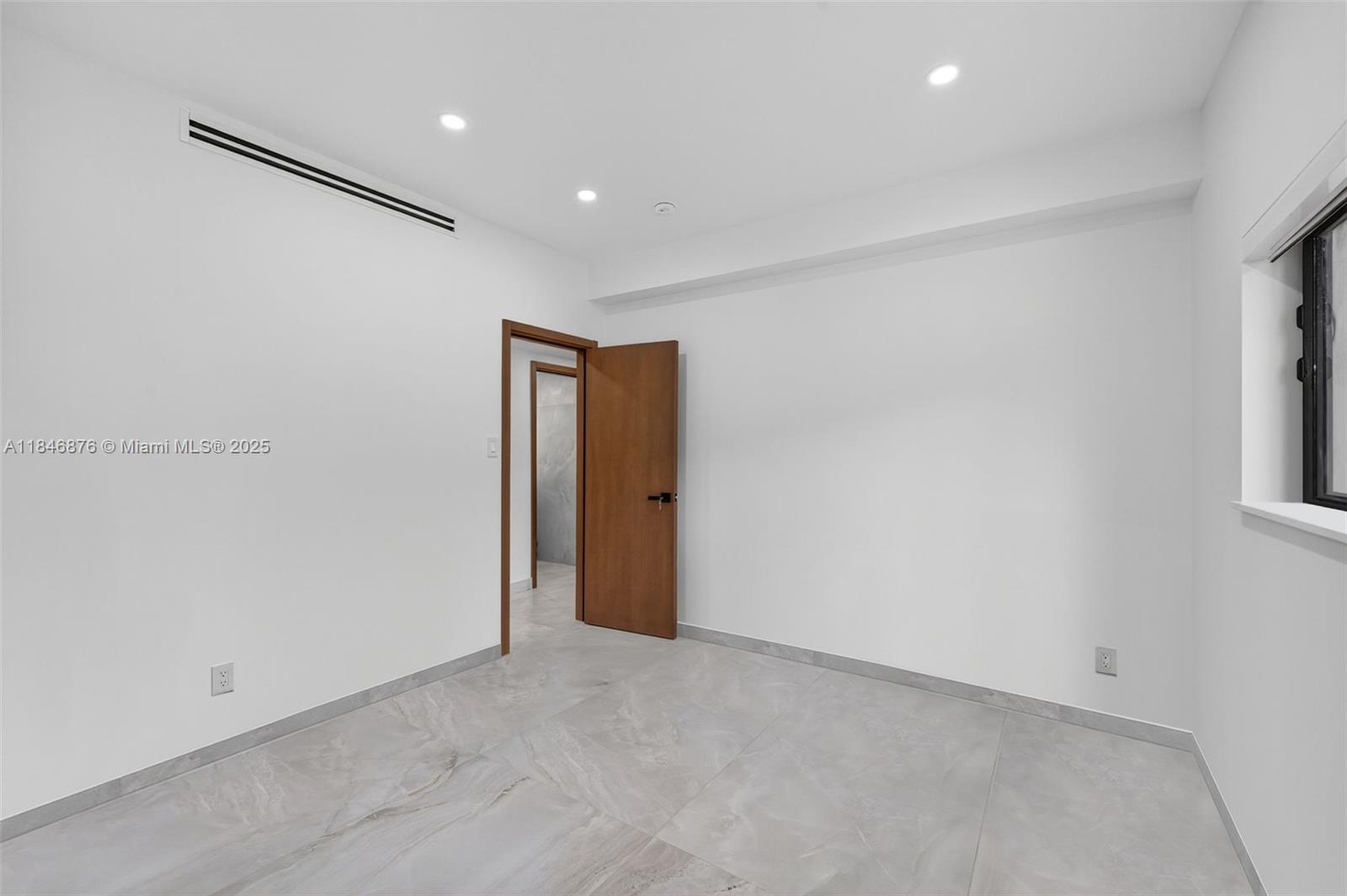 RIVERLAND MANORS - Residential