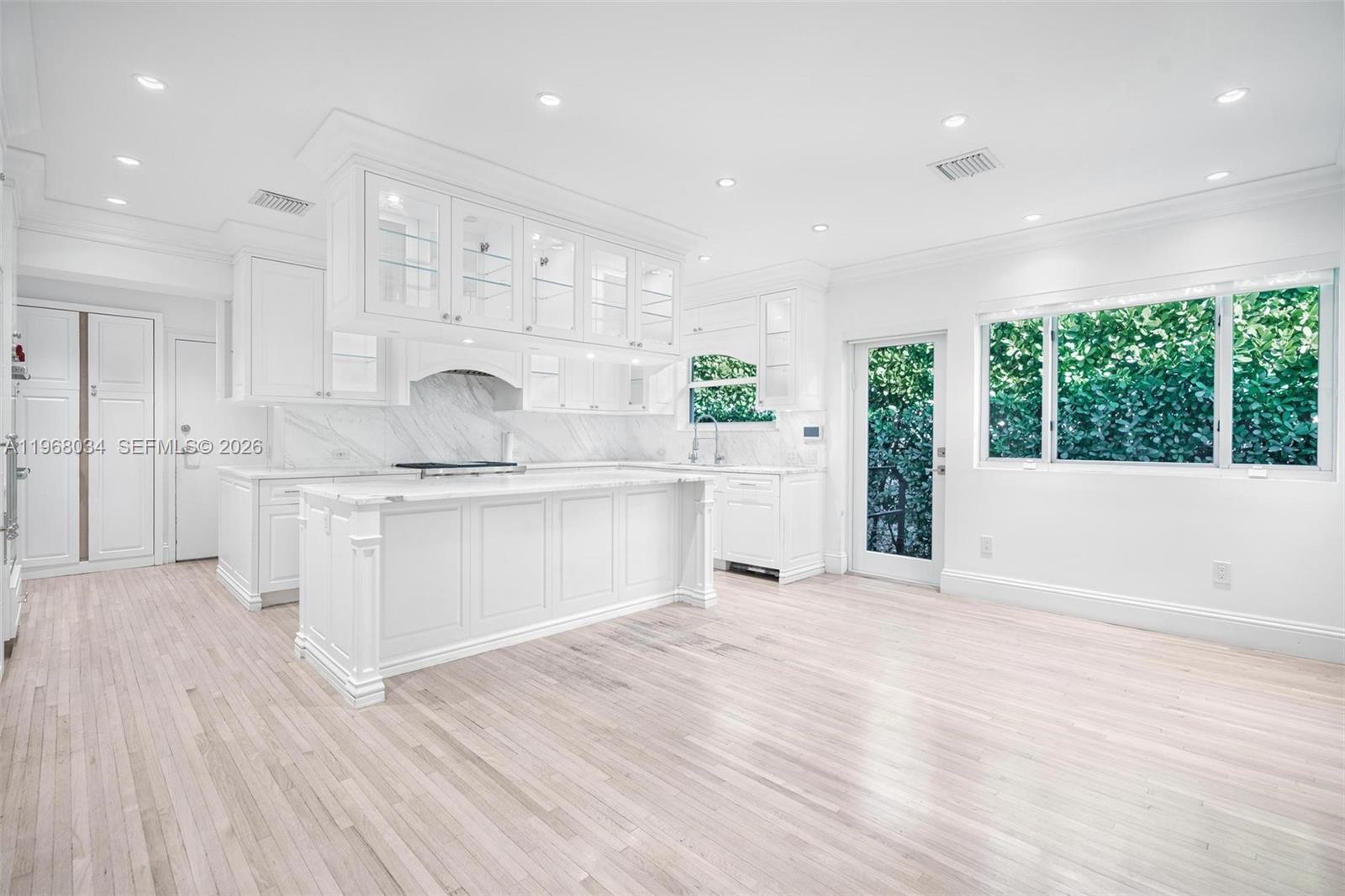 BAY HARBOR ISLAND - Residential