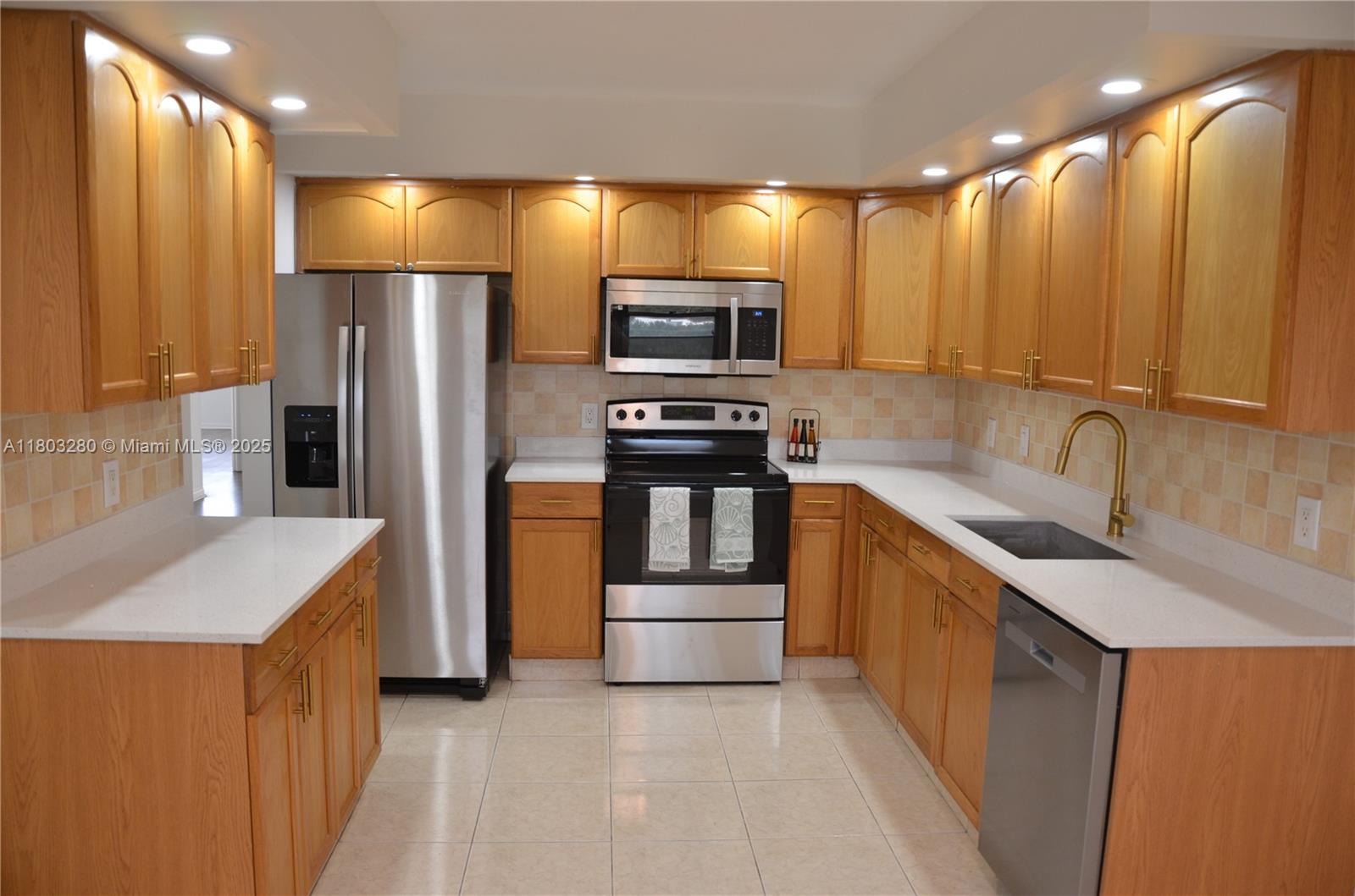 Rental Property at 12600 Sw 5th Ct 415L, Pembroke Pines, Miami-Dade County, Florida - Bedrooms: 2 
Bathrooms: 2  - $2,400 MO.