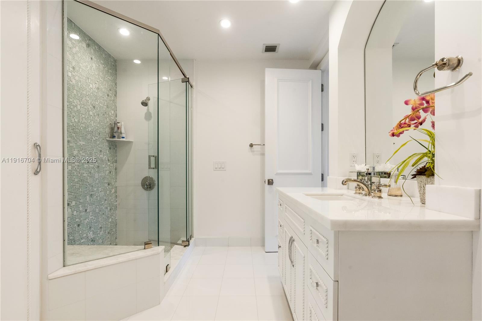 PALMS TOWER ONE CONDO - Residential