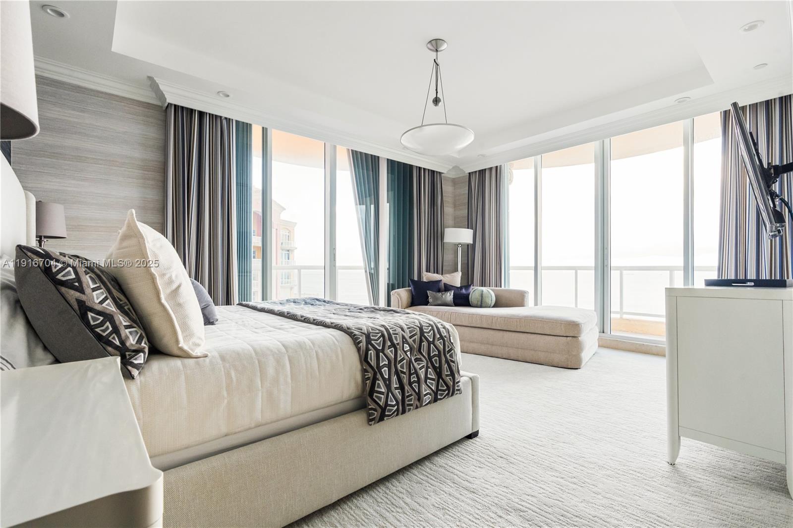 PALMS TOWER ONE CONDO - Residential