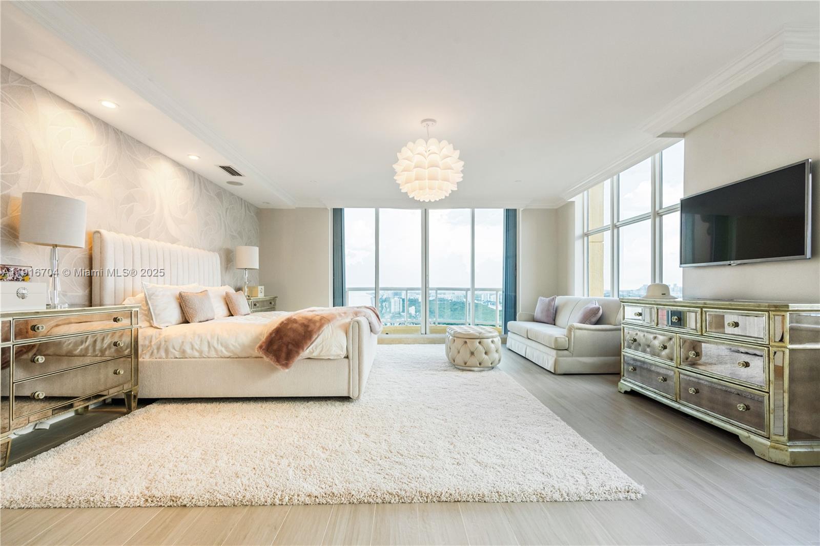 PALMS TOWER ONE CONDO - Residential