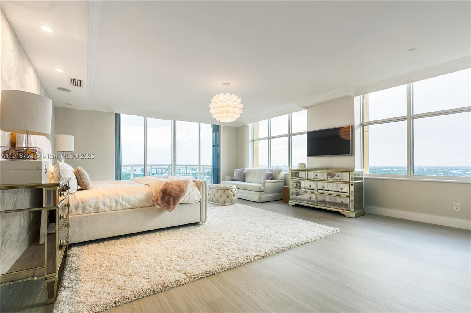 PALMS TOWER ONE CONDO - Residential