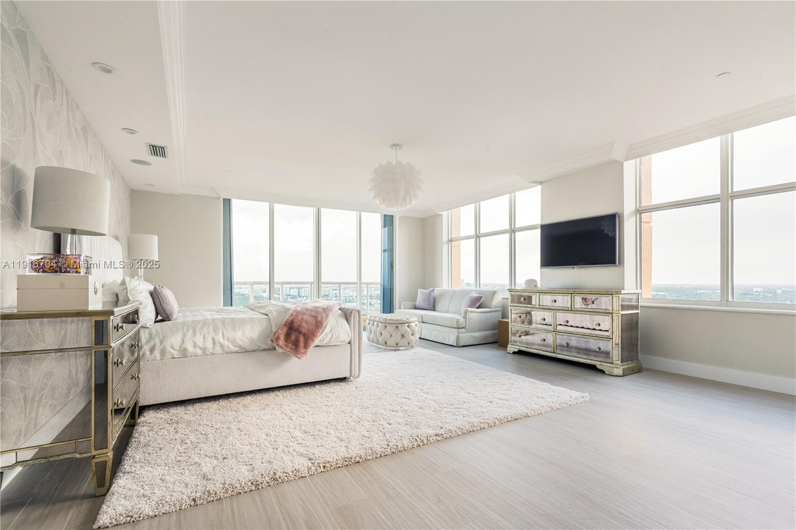 PALMS TOWER ONE CONDO - Residential