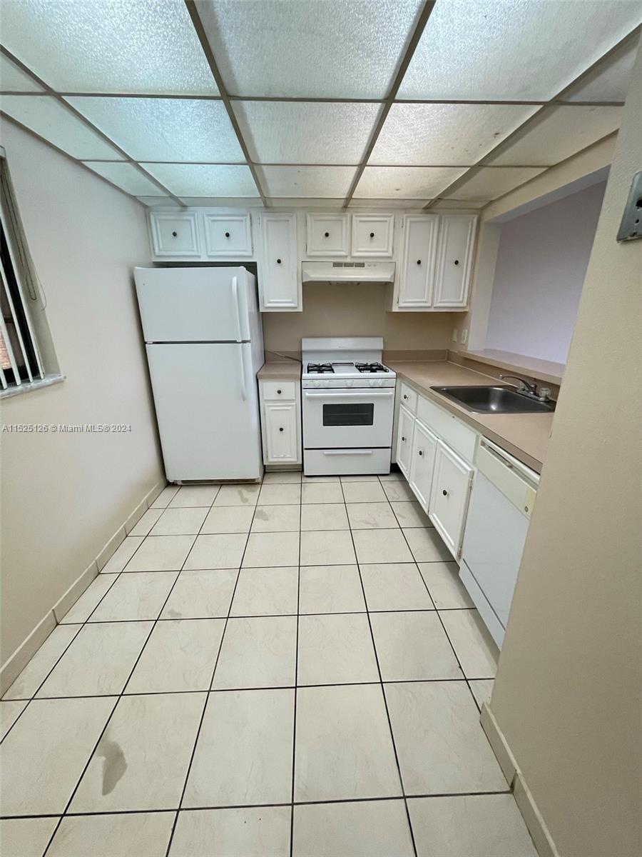 VENETIAN GARDENS AT COUNT - Residential Lease