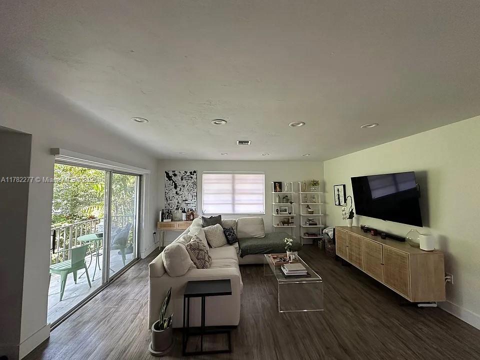 9392 Sw 77th Ave E6, Miami, Broward County, Florida - 2 Bedrooms  
2 Bathrooms - 