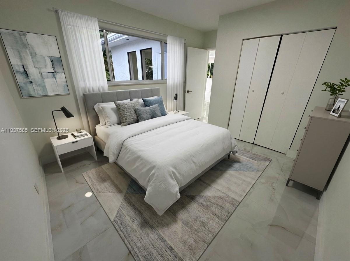 HOLLYWOOD HILLS - Residential