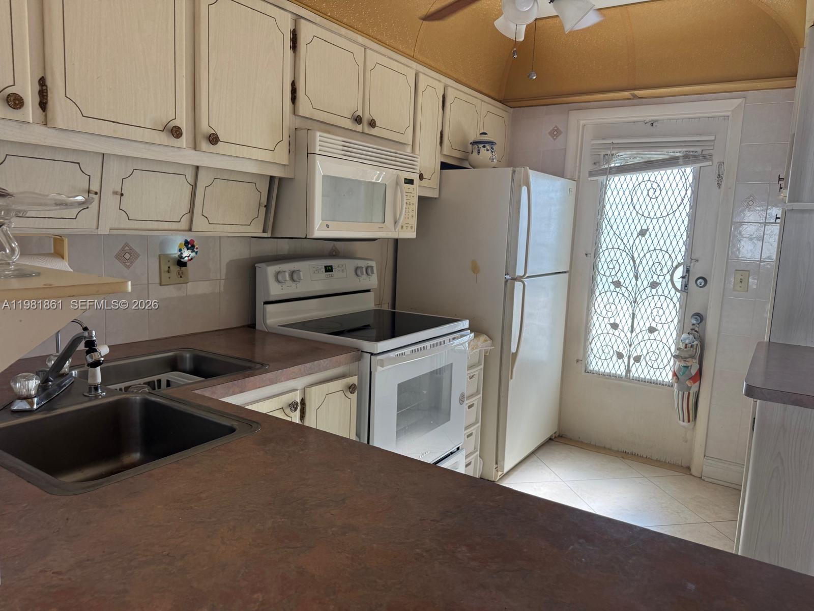 ISLE OF PARADISE CO-OP - Residential