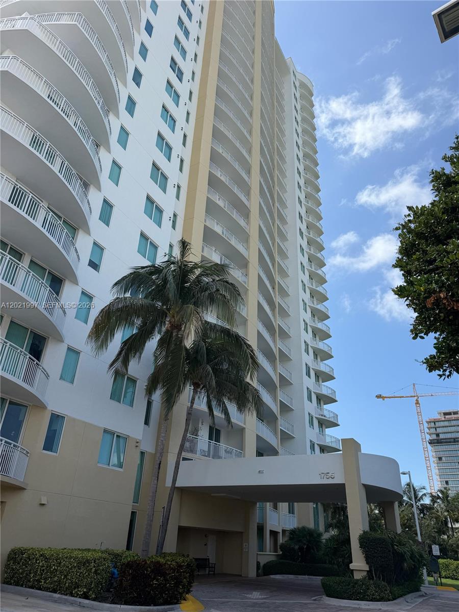 DUO CONDOMINIUM EAST - Residential