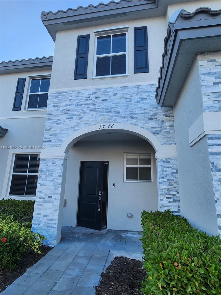“Stunning 3-bed, 2.5-bath townhouse in Riviera – Homestead’s premier gated community! Resort-style amenities include pool, playgrounds, and 24/7 security. Only first month’s rent + security deposit required. Prime location minutes from Homestead Hospital, the Air Base, Homestead–Miami Speedway, supermarkets, medical centers, outlets, and just 25 minutes to the Florida Keys. Modern, spacious layout perfect for families or professionals.”
3 bedrooms, 2.5 bathrooms
Pool, playgrounds, gated community with 24/7 security
Only first month’s rent + security deposit due at signing
Minutes from Homestead Hospital, Air Base, Speedway, supermarkets, medical centers, outlets
Just 25 minutes from the Florida Keys