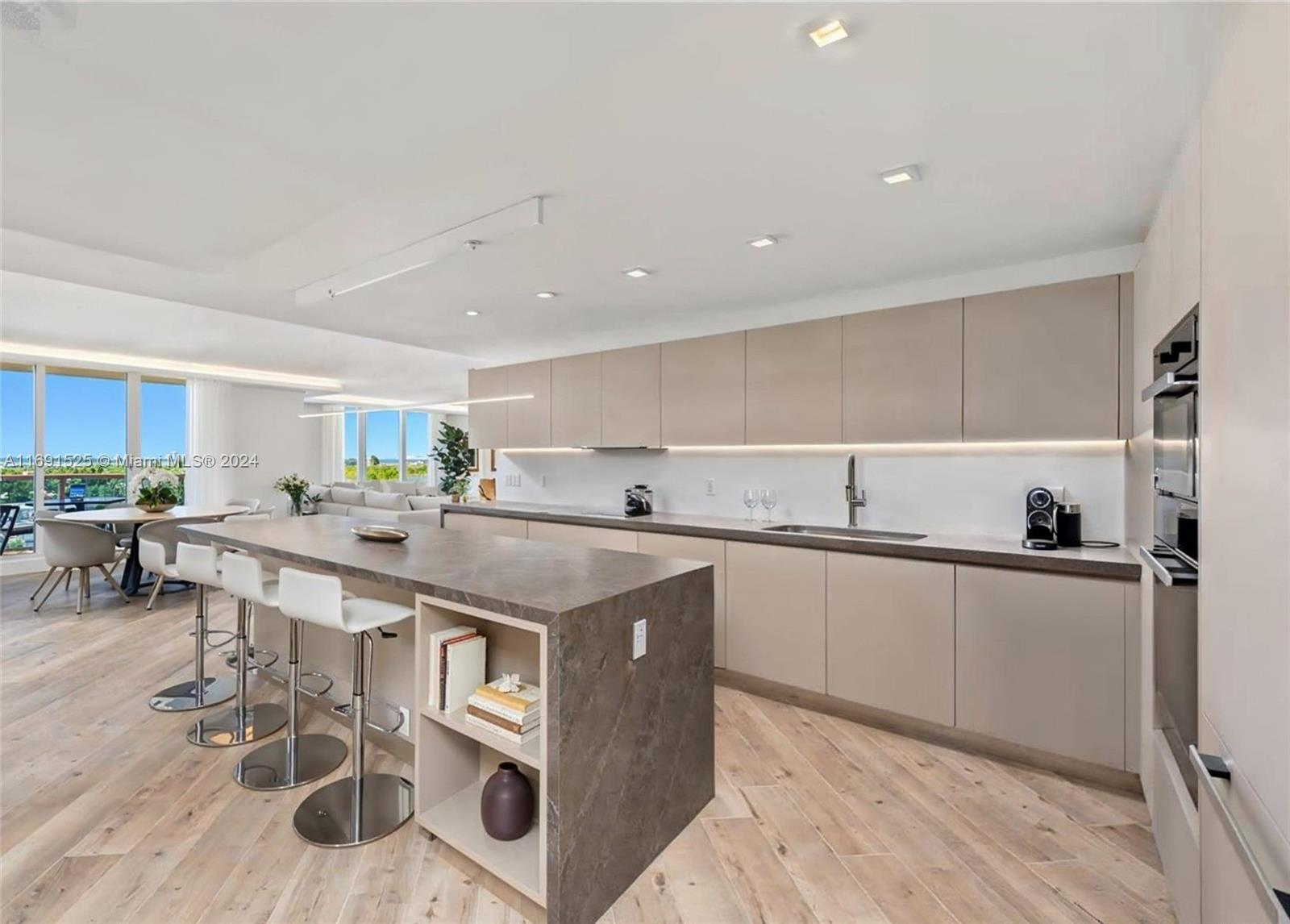 RONEY PALACE CONDO - Residential
