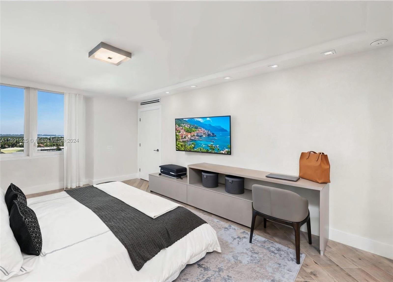 RONEY PALACE CONDO - Residential