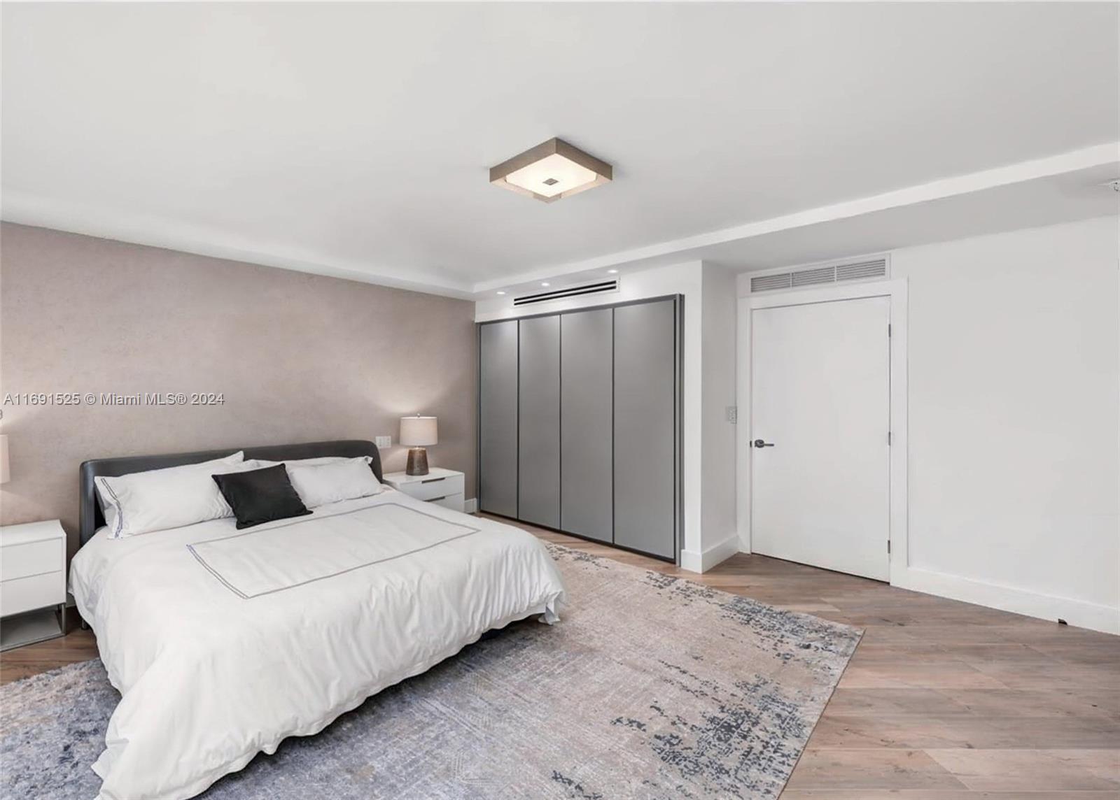 RONEY PALACE CONDO - Residential