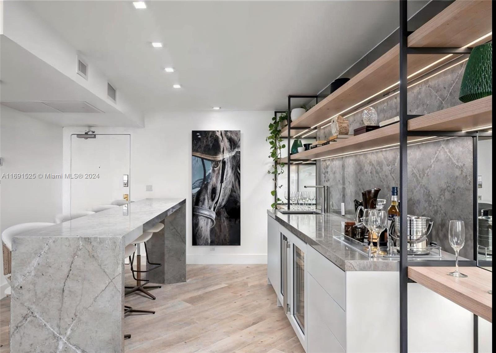 RONEY PALACE CONDO - Residential