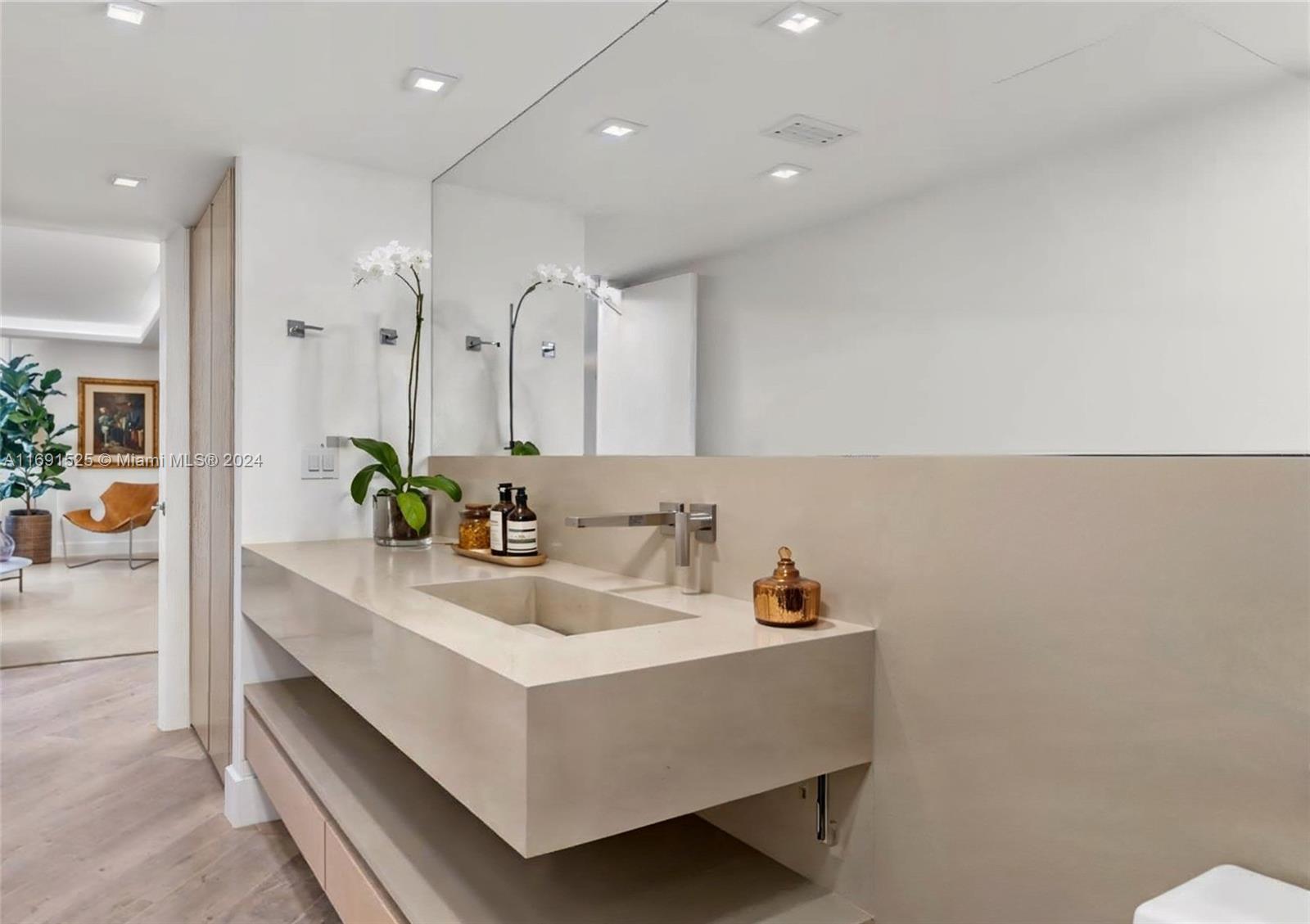 RONEY PALACE CONDO - Residential