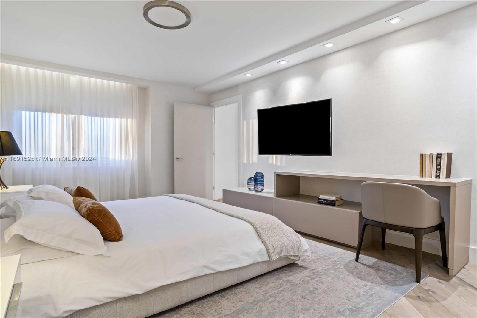 RONEY PALACE CONDO - Residential
