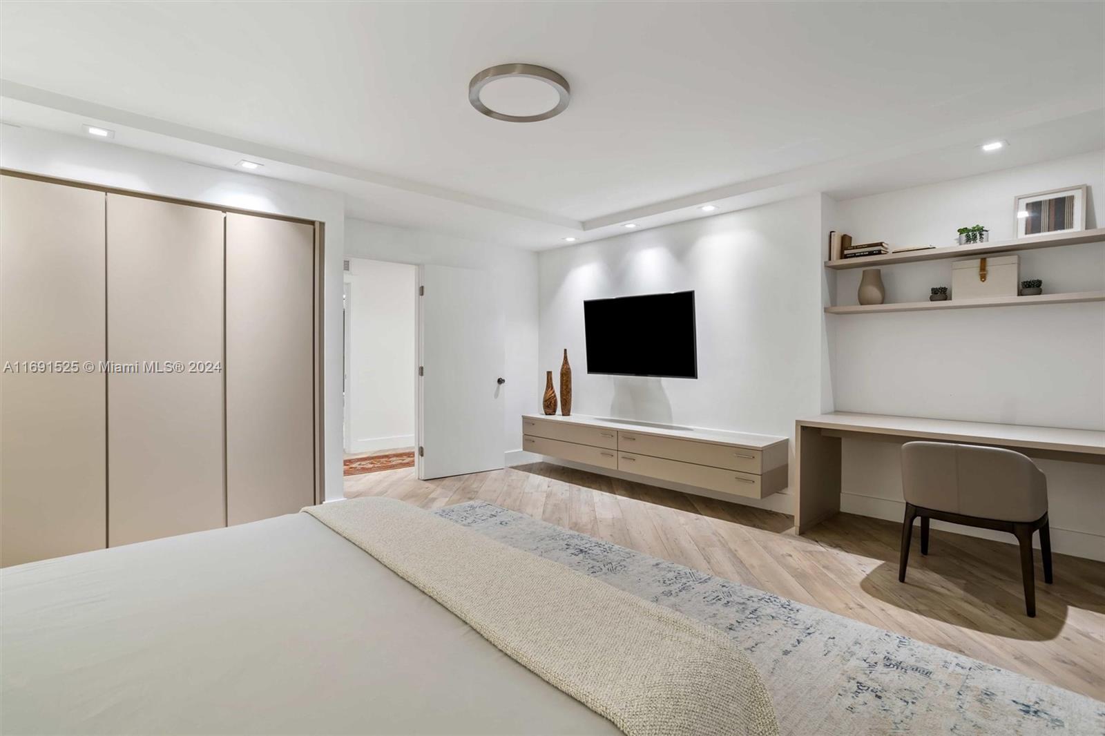 RONEY PALACE CONDO - Residential