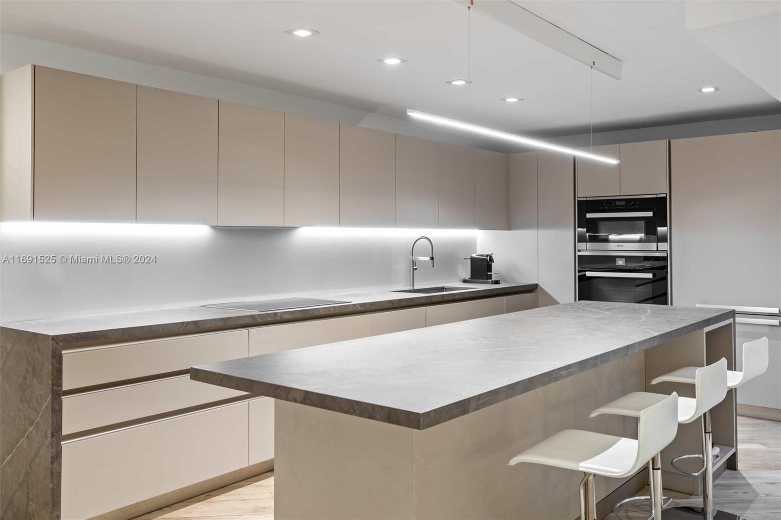 RONEY PALACE CONDO - Residential