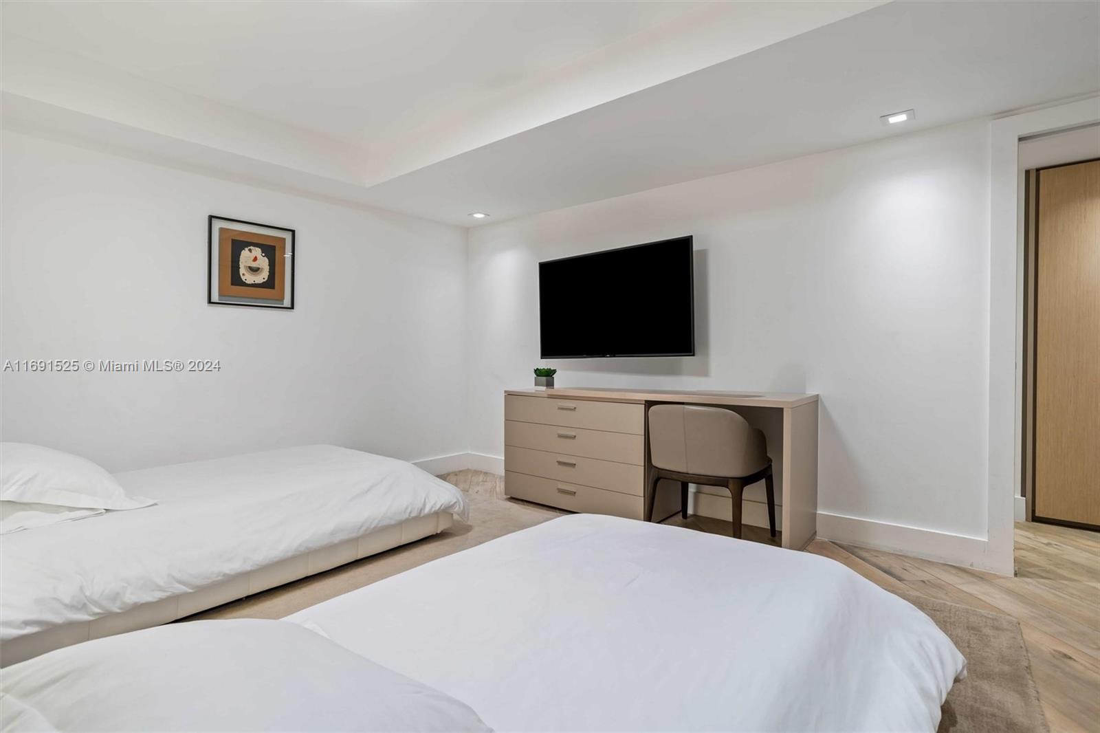 RONEY PALACE CONDO - Residential