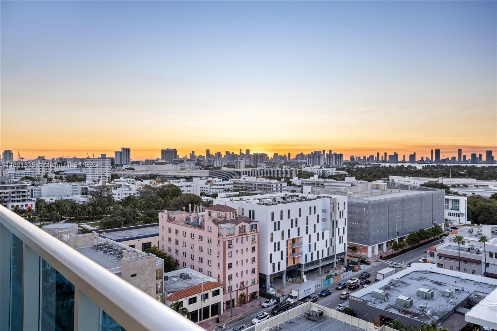 RONEY PALACE CONDO - Residential