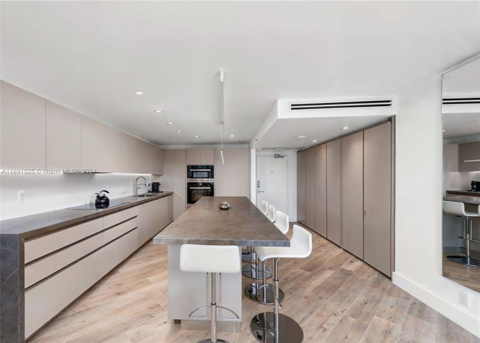 RONEY PALACE CONDO - Residential