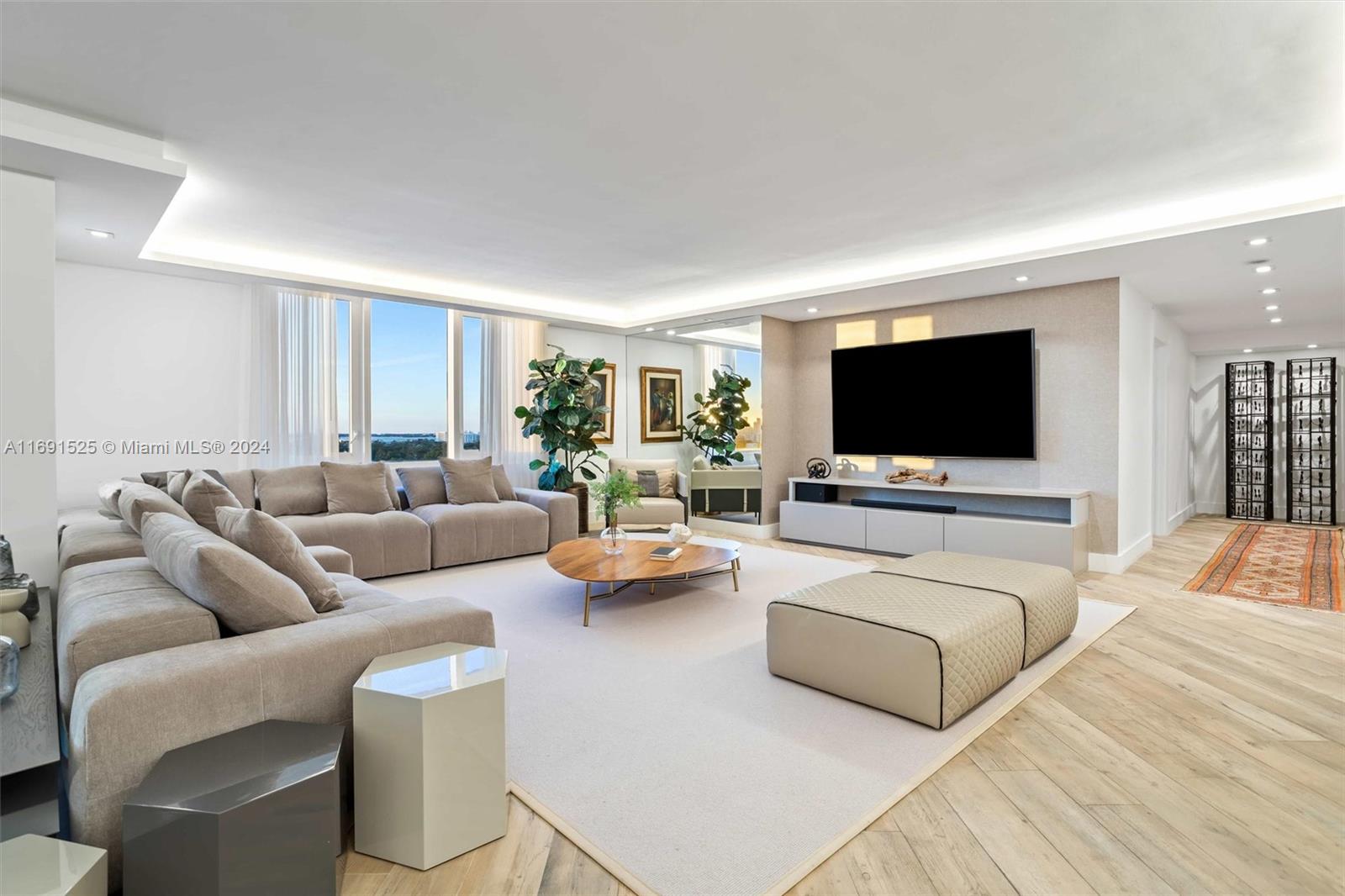 RONEY PALACE CONDO - Residential