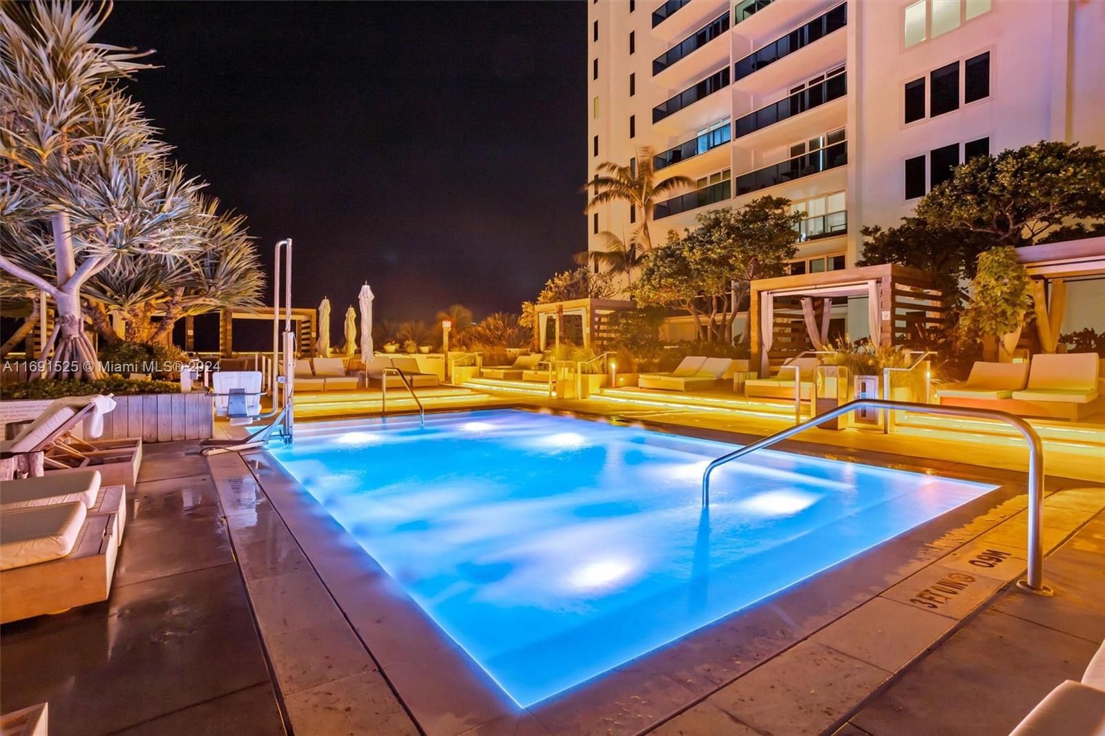 RONEY PALACE CONDO - Residential