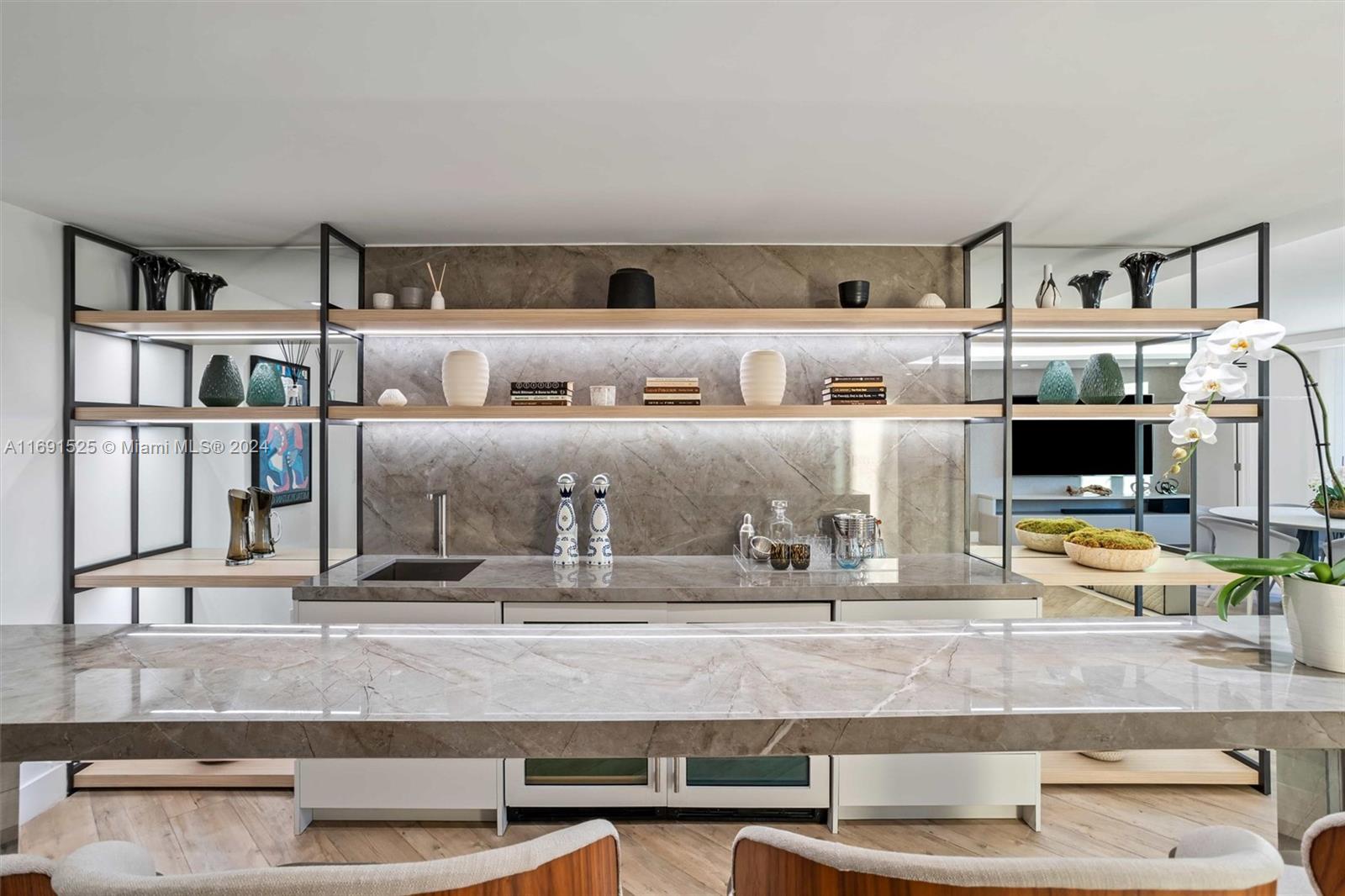 RONEY PALACE CONDO - Residential
