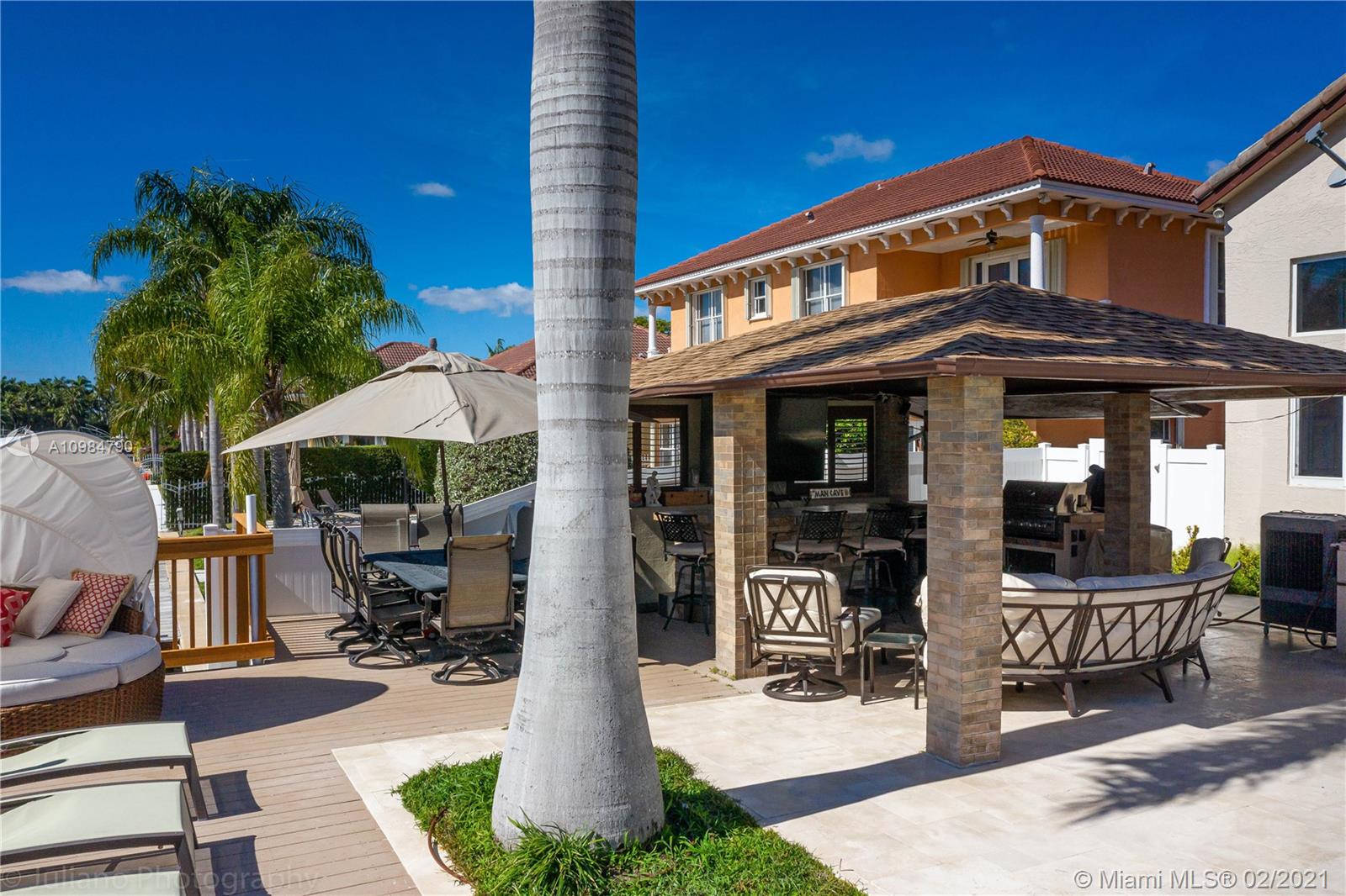 HOLLYWOOD GOLF ESTATES SE - Residential