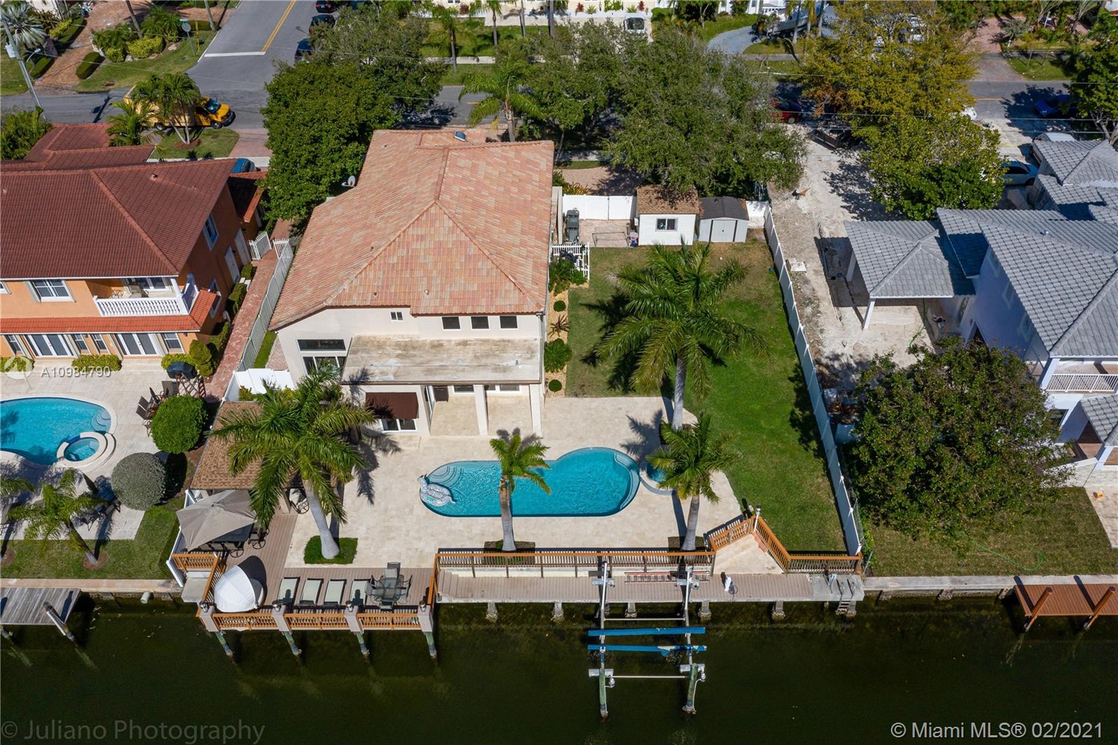 HOLLYWOOD GOLF ESTATES SE - Residential