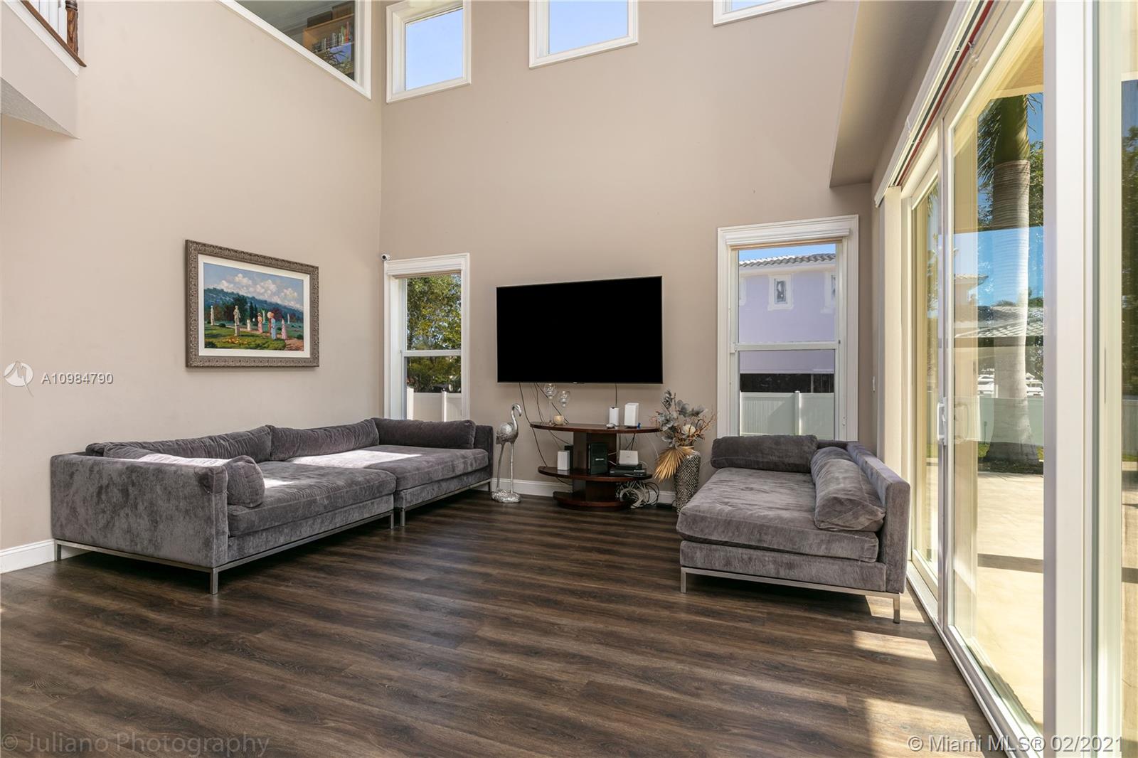 HOLLYWOOD GOLF ESTATES SE - Residential