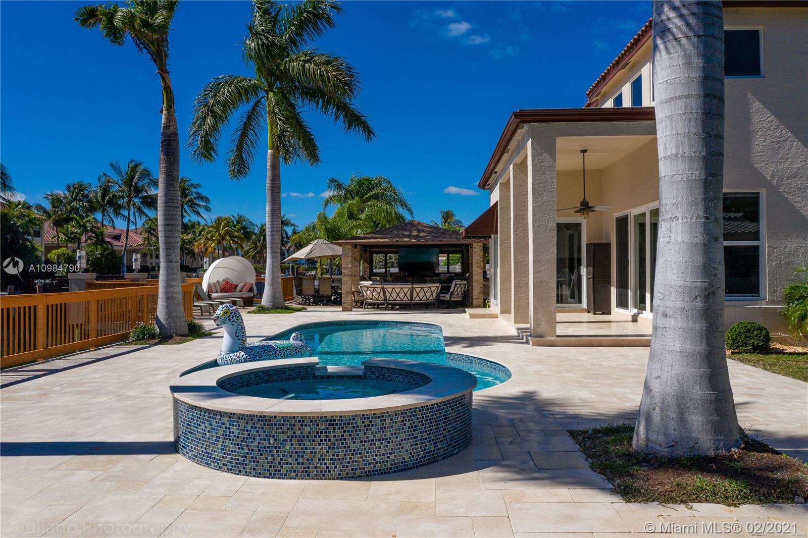 HOLLYWOOD GOLF ESTATES SE - Residential