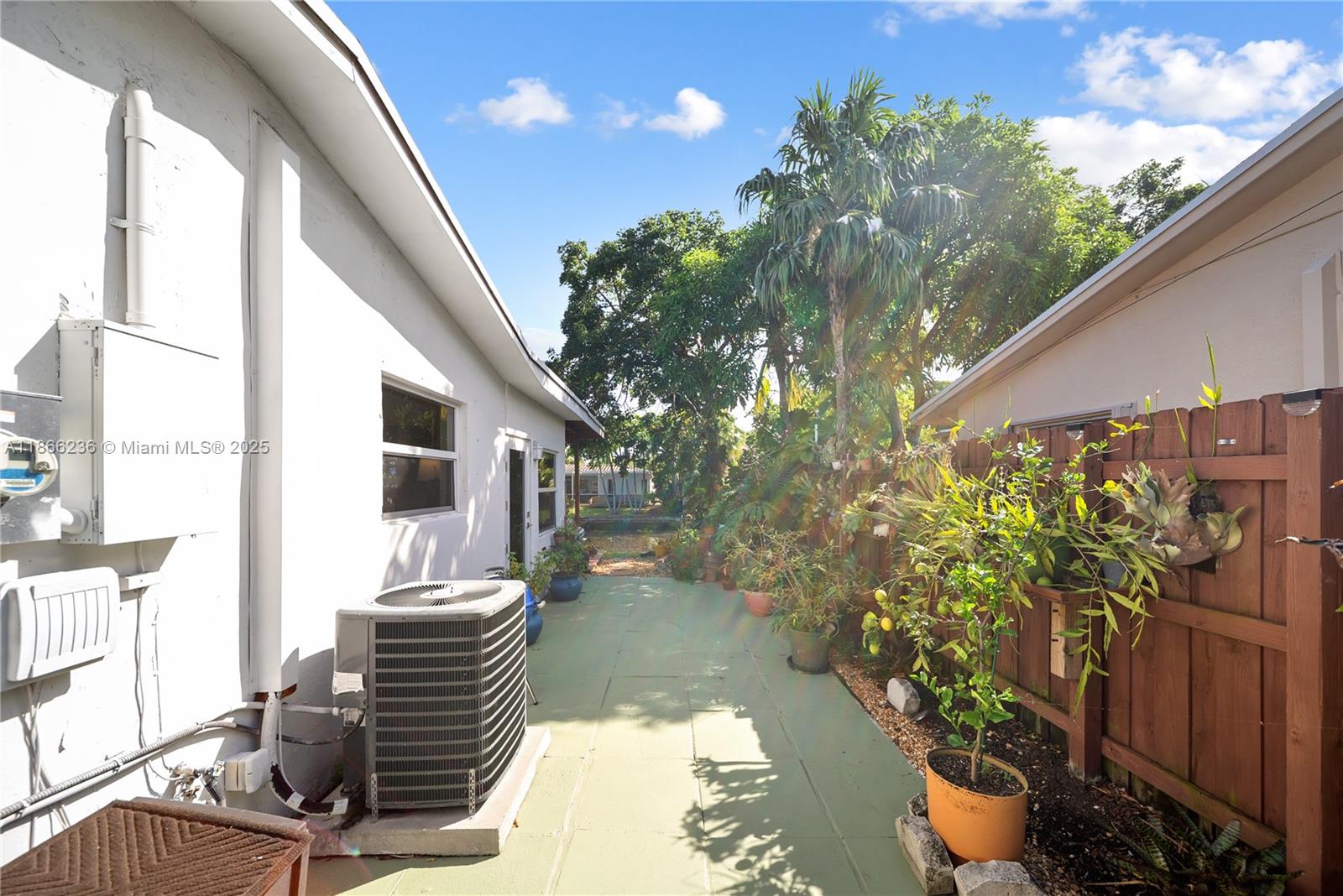 ROYAL PALM ACRES THIRD SE - Residential