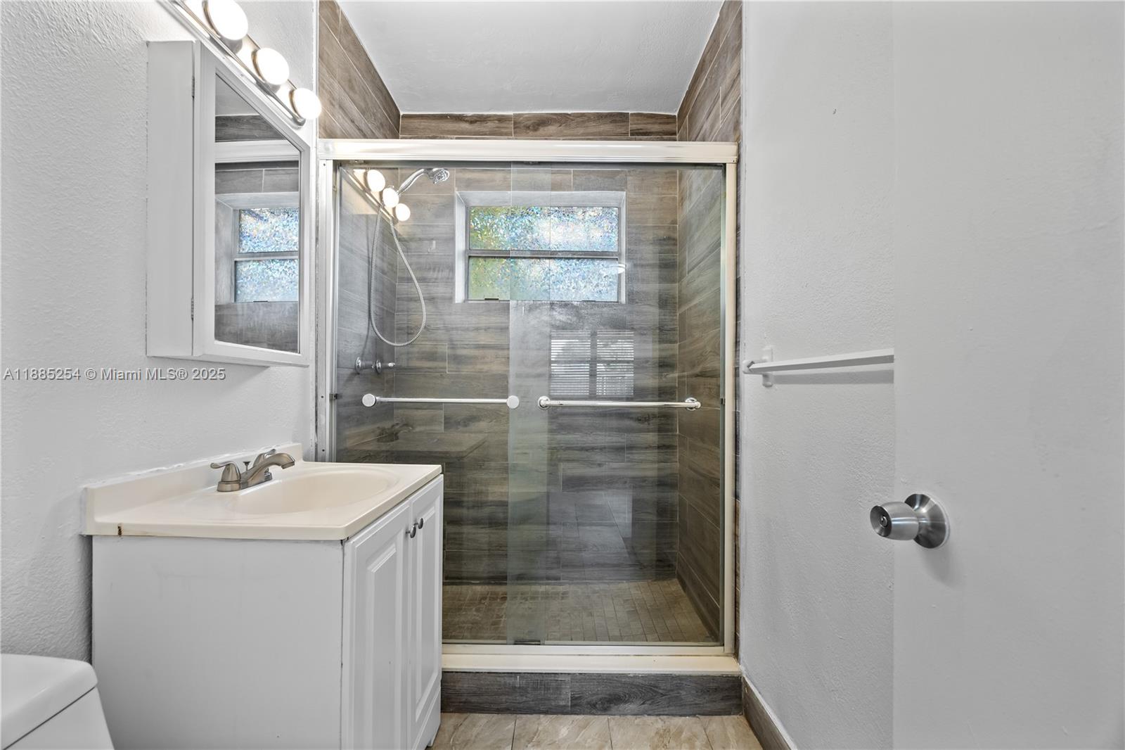 MIAMI GARDENS ESTATES SEC - Residential Lease