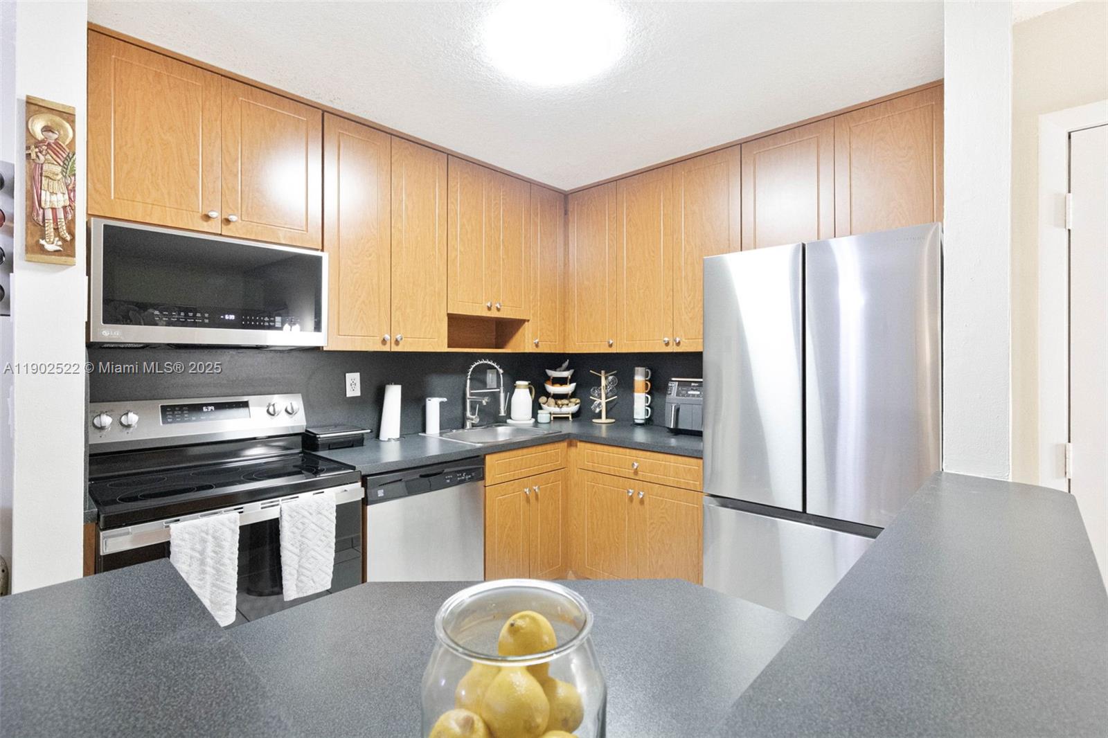 DORAL PK CO CLUB VILLAS C - Residential