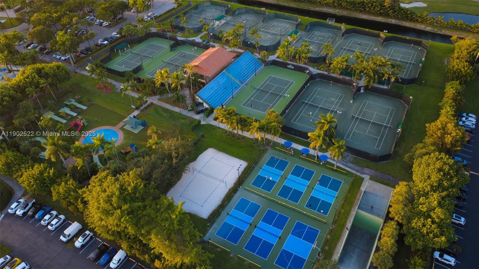 DORAL PK CO CLUB VILLAS C - Residential