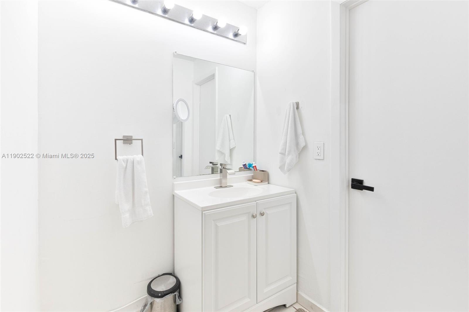 DORAL PK CO CLUB VILLAS C - Residential