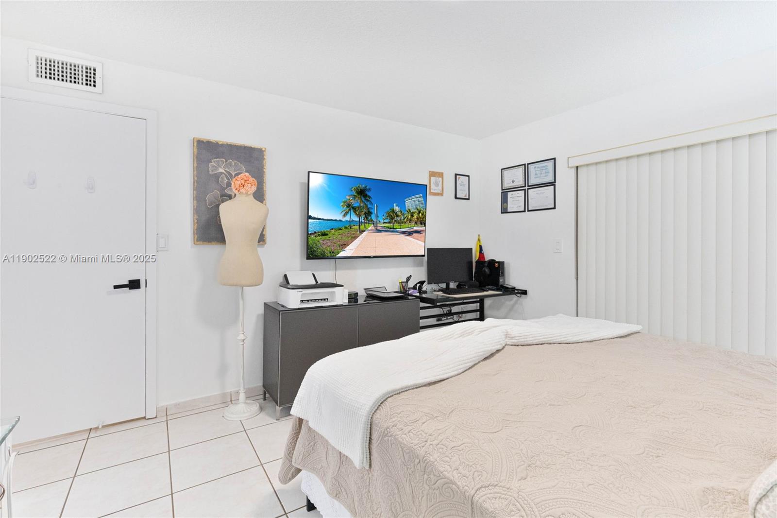 DORAL PK CO CLUB VILLAS C - Residential