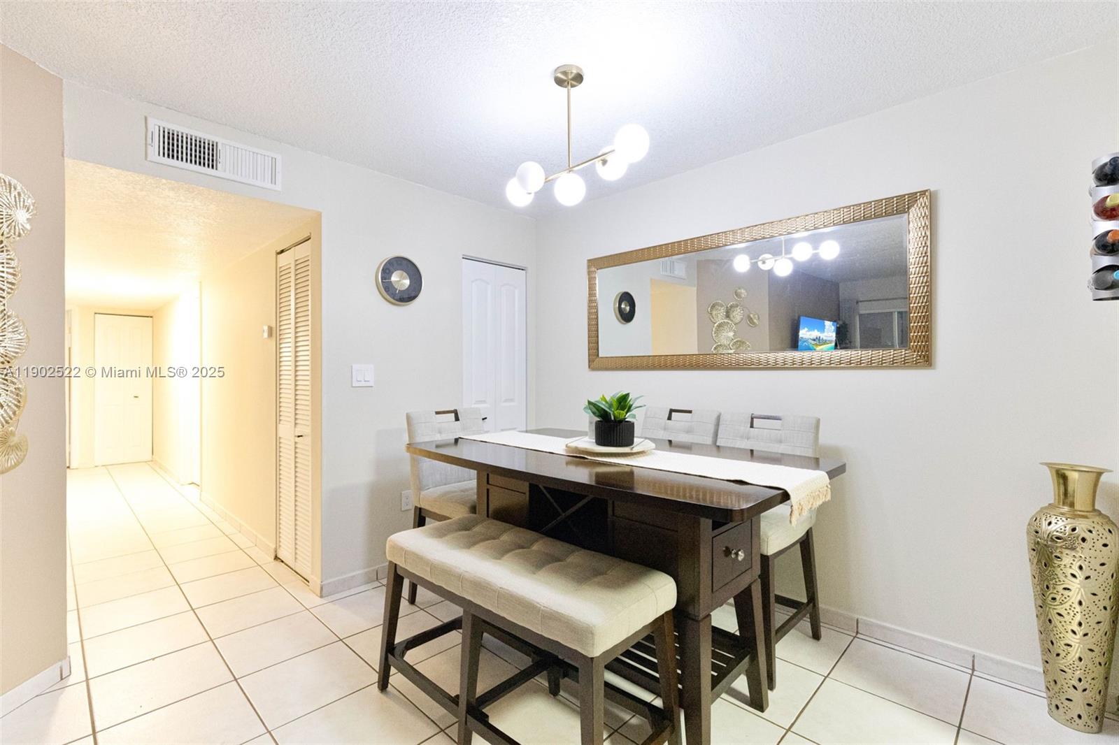 DORAL PK CO CLUB VILLAS C - Residential