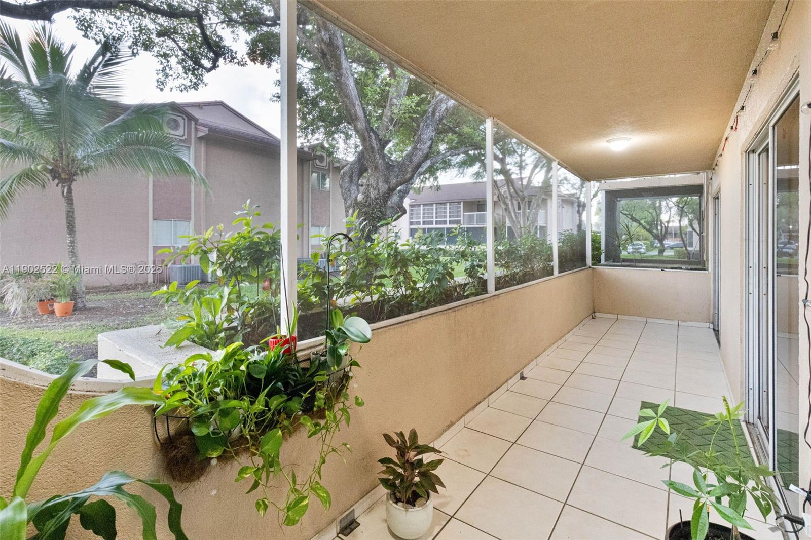 DORAL PK CO CLUB VILLAS C - Residential