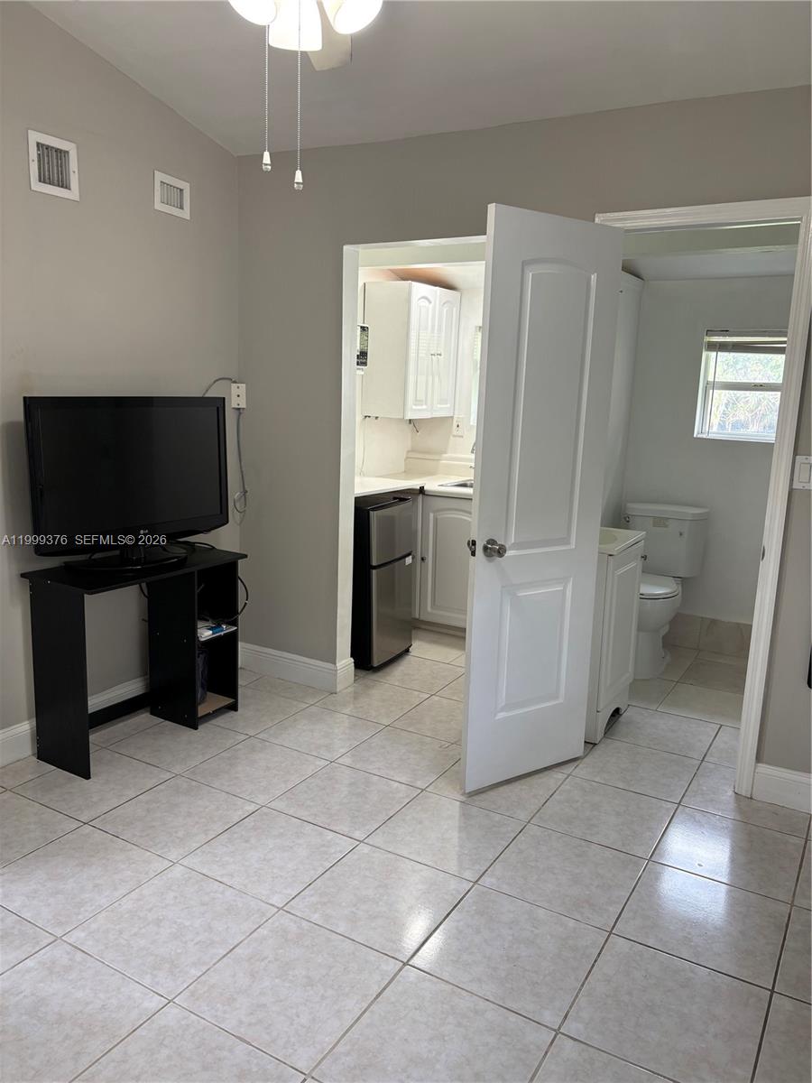 LAUDERDALE GOLF ESTATES - Residential