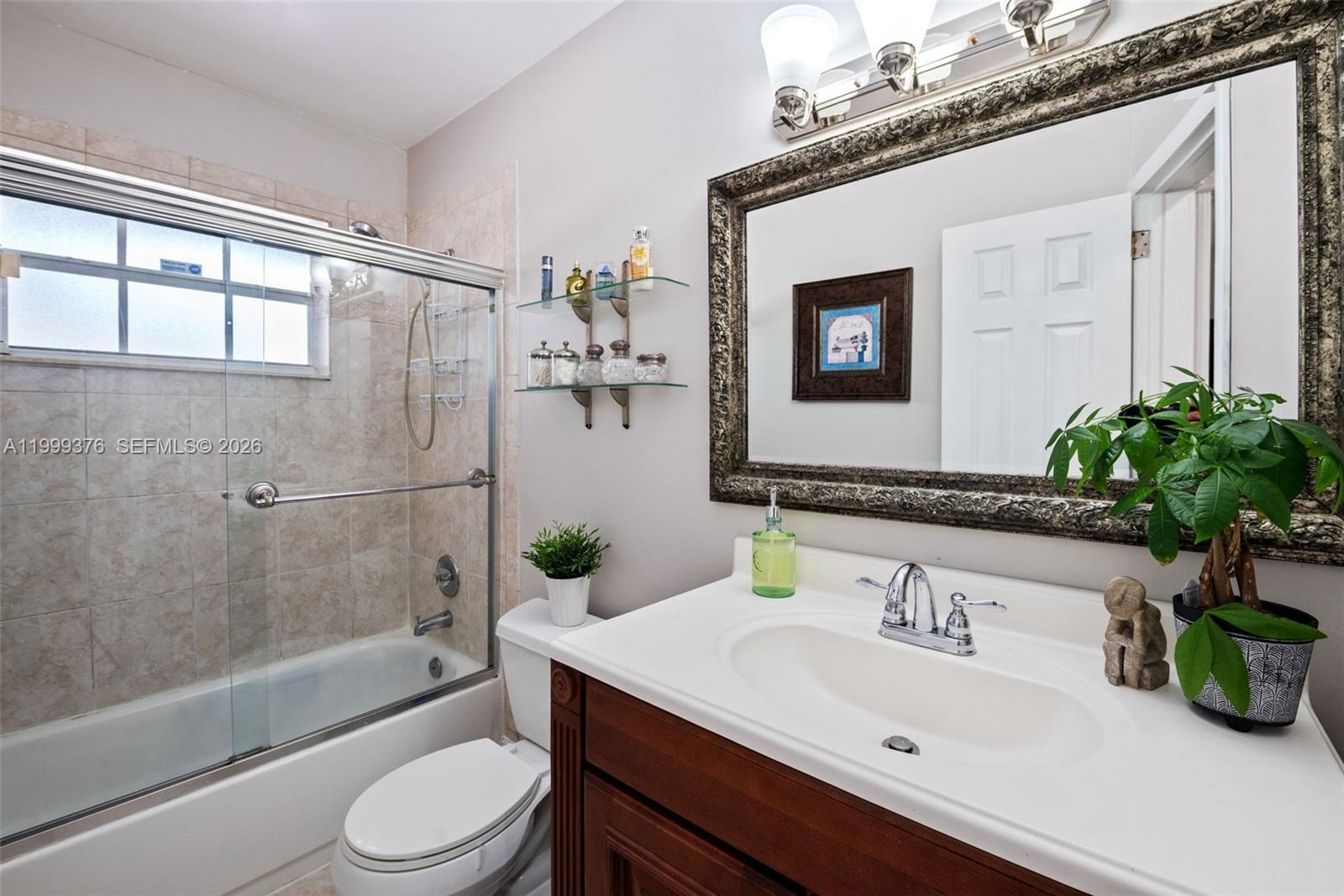 LAUDERDALE GOLF ESTATES - Residential