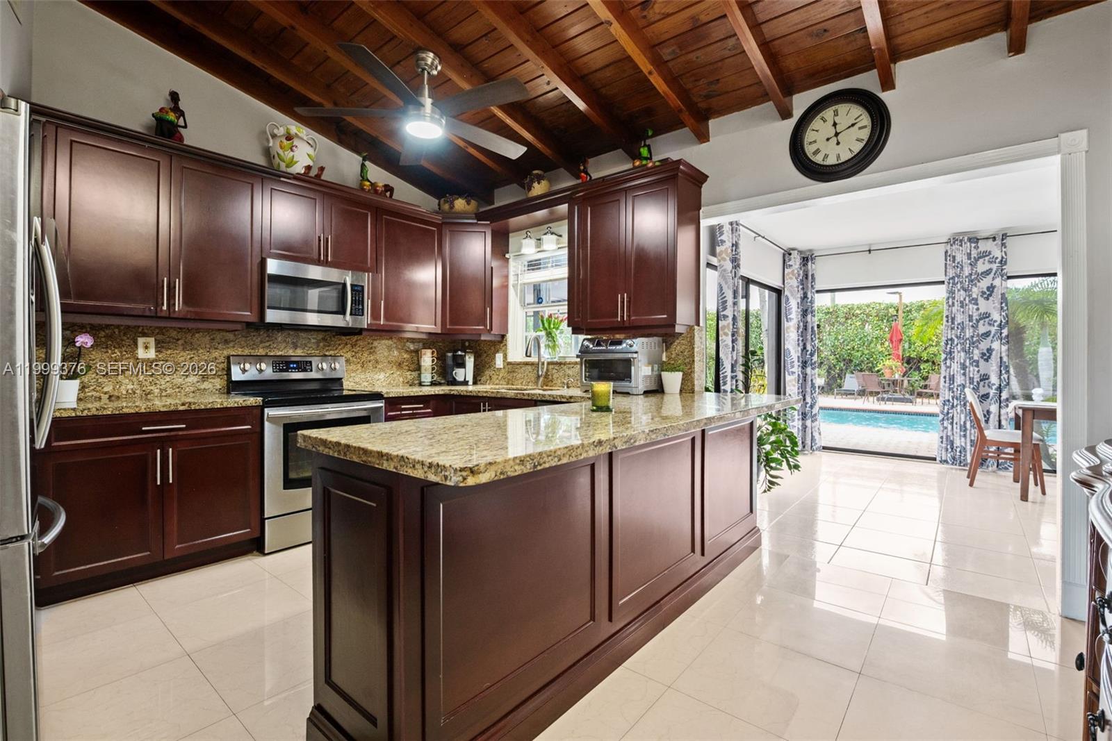 LAUDERDALE GOLF ESTATES - Residential